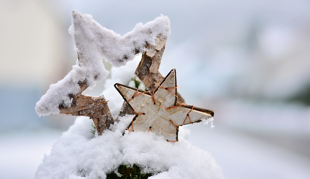 Snowy wooden stars